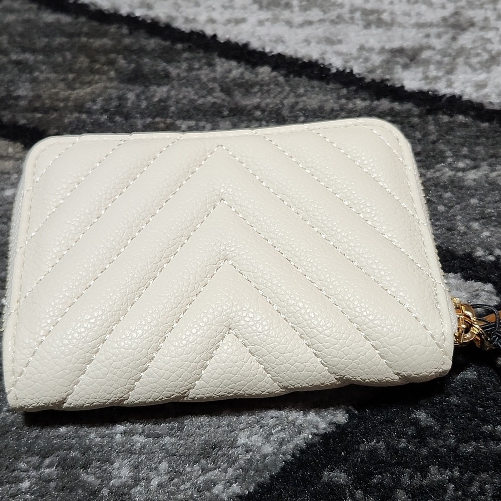 VICTORIA SECRET BISCOTTI QUILTED STUDDED ZIP-AROUND SMALL WALLET - Picture 5 of 11
